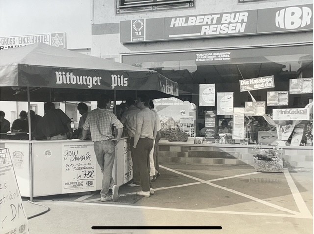 Reisebüro Eröffnung 1984 mit Bierstand