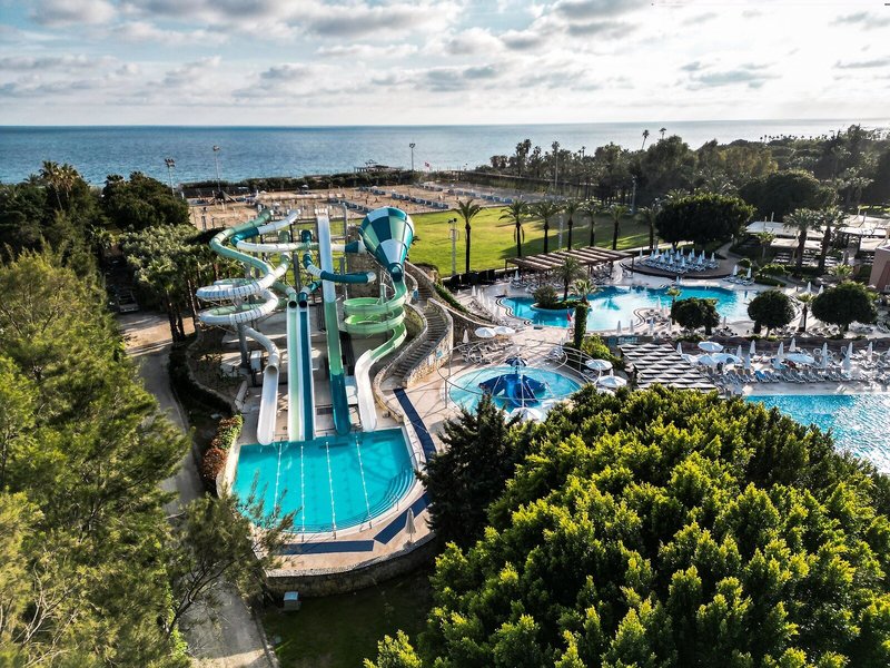 Blick auf den bunten Aquapark