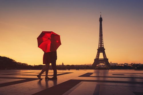 Couple,Travel,To,Paris,,Silhouette,Of,Lovers,Kissing,Near,Eiffel