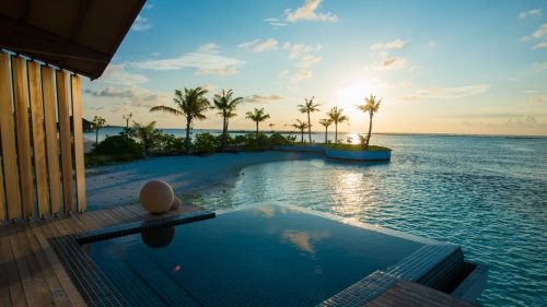 Luxury,Swimming,Pool,Near,Beach,Front